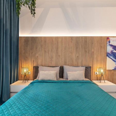 Stylish 1 Bedroom Studio Near Most City Dnipro Exterior foto